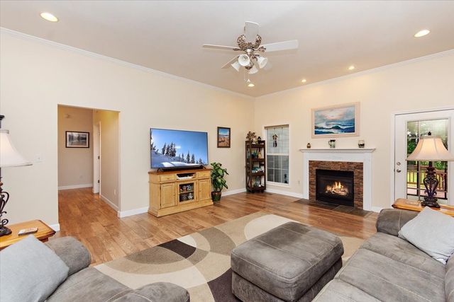 417 Whispering Winds Dr, Manchester, TN 37355