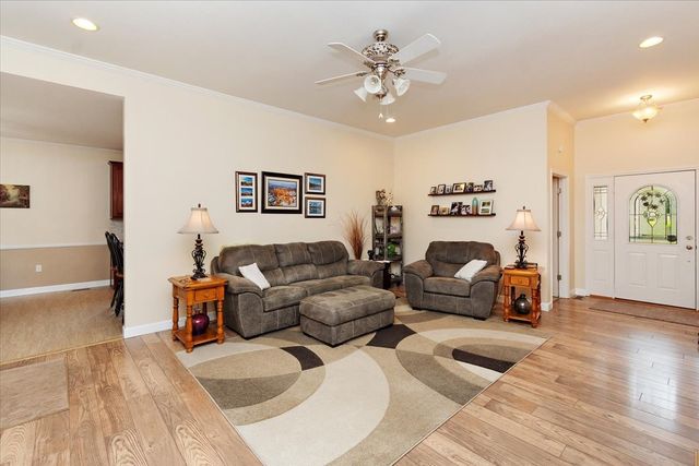 417 Whispering Winds Dr, Manchester, TN 37355