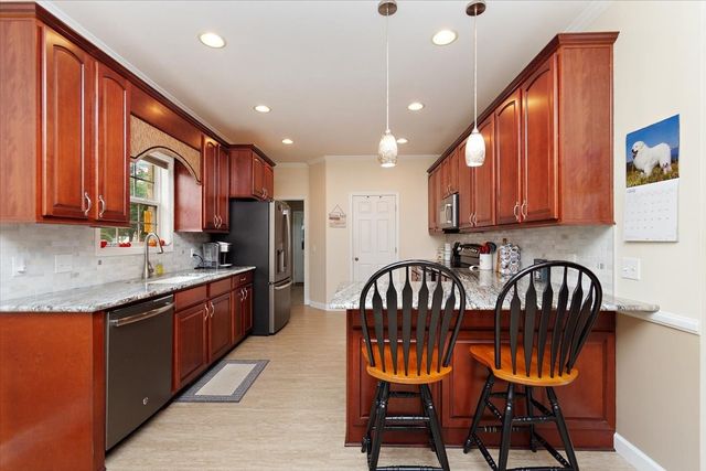 417 Whispering Winds Dr, Manchester, TN 37355