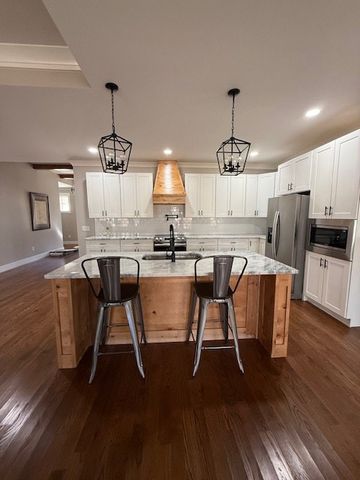 602 W Blue Springs Drive, Chatsworth, GA 30705