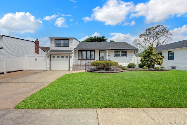 148 S Dean Street, Hicksville, NY 11801