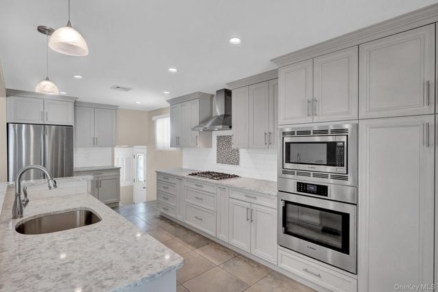 148 S Dean Street, Hicksville, NY 11801