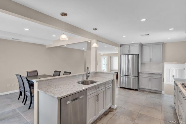 148 S Dean Street, Hicksville, NY 11801