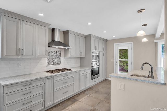 148 S Dean Street, Hicksville, NY 11801