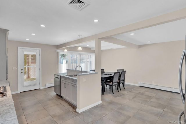 148 S Dean Street, Hicksville, NY 11801