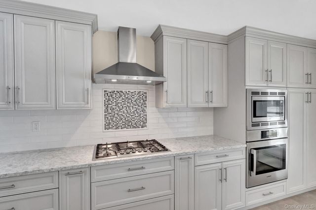 148 S Dean Street, Hicksville, NY 11801