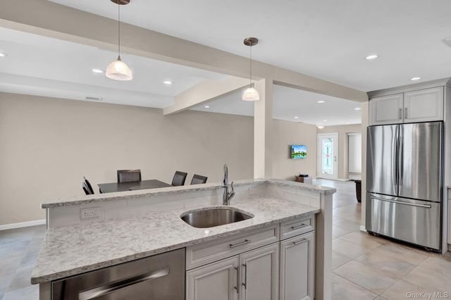 148 S Dean Street, Hicksville, NY 11801