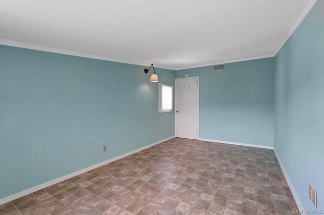 148 S Dean Street, Hicksville, NY 11801