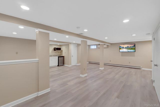 148 S Dean Street, Hicksville, NY 11801