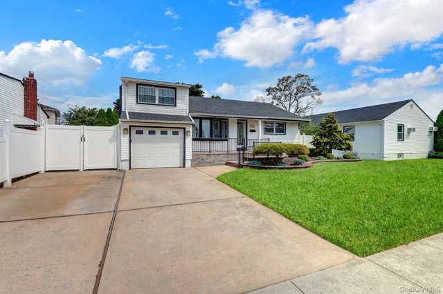148 S Dean Street, Hicksville, NY 11801