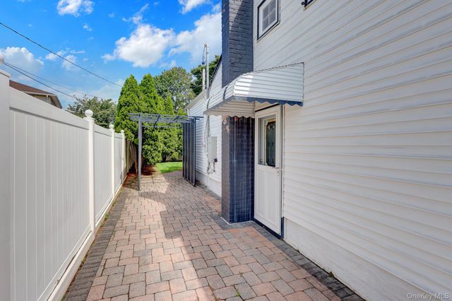 148 S Dean Street, Hicksville, NY 11801