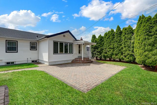 148 S Dean Street, Hicksville, NY 11801