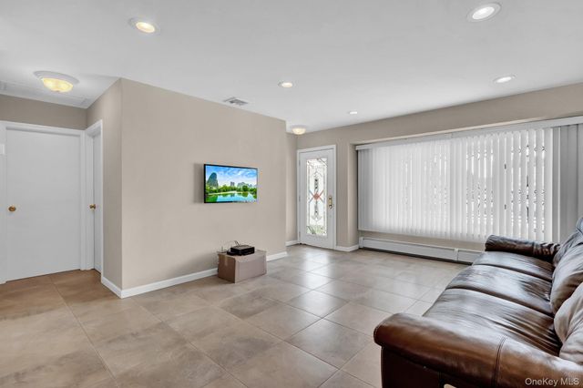 148 S Dean Street, Hicksville, NY 11801