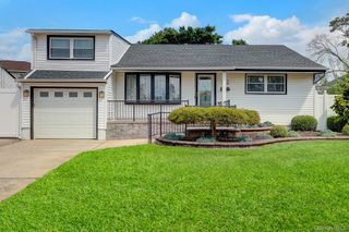 148 S Dean Street, Hicksville, NY 11801