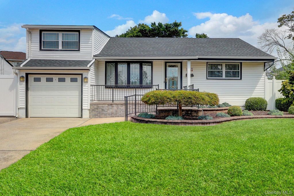 148 S Dean Street, Hicksville, NY 11801 — exterior