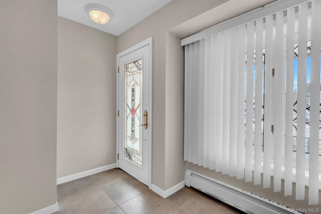 148 S Dean Street, Hicksville, NY 11801 — photo 5