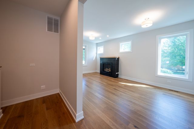 1901 W Berwyn Avenue 1, Chicago, IL 60640
