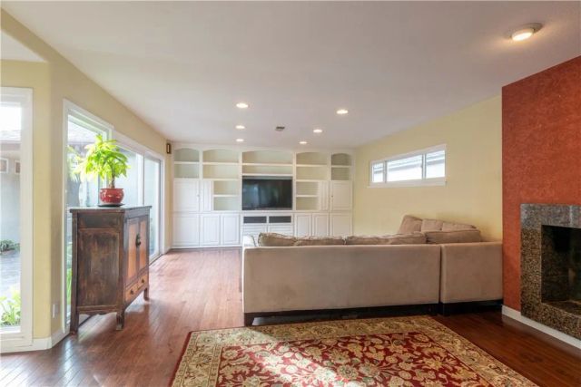 22042 Catalina Circle, Huntington Beach, CA 92646