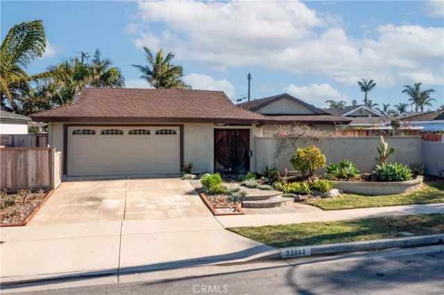 22042 Catalina Circle, Huntington Beach, CA 92646