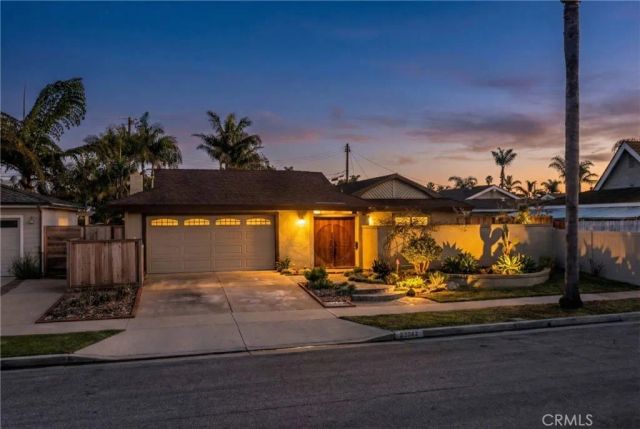 22042 Catalina Circle, Huntington Beach, CA 92646