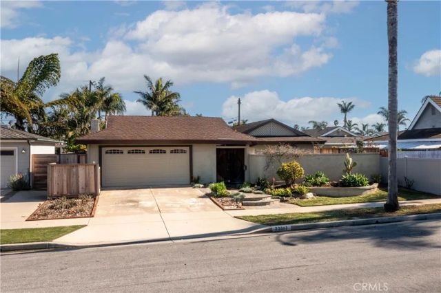 22042 Catalina Circle, Huntington Beach, CA 92646