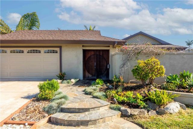 22042 Catalina Circle, Huntington Beach, CA 92646