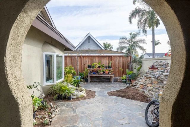 22042 Catalina Circle, Huntington Beach, CA 92646