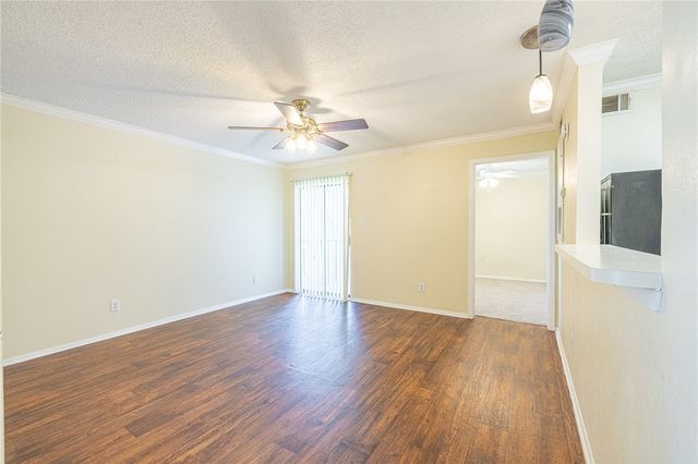 1901 Holleman Drive W 314, College Station, TX 77840