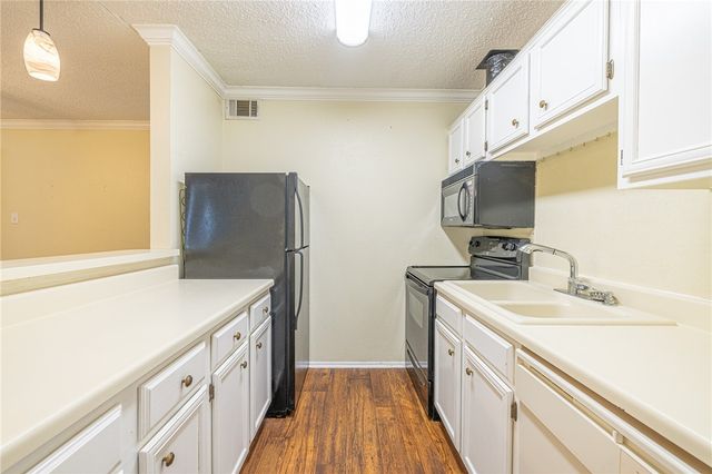 1901 Holleman Drive W 314, College Station, TX 77840