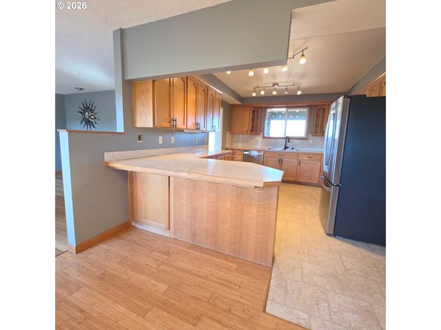 56939 RAASEE Ln, Warren, OR 97053