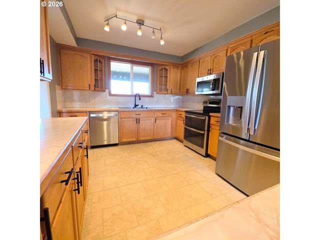 56939 RAASEE Ln, Warren, OR 97053