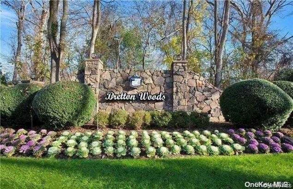 924 Skyline Drive, Coram, NY 11727 — photo 2