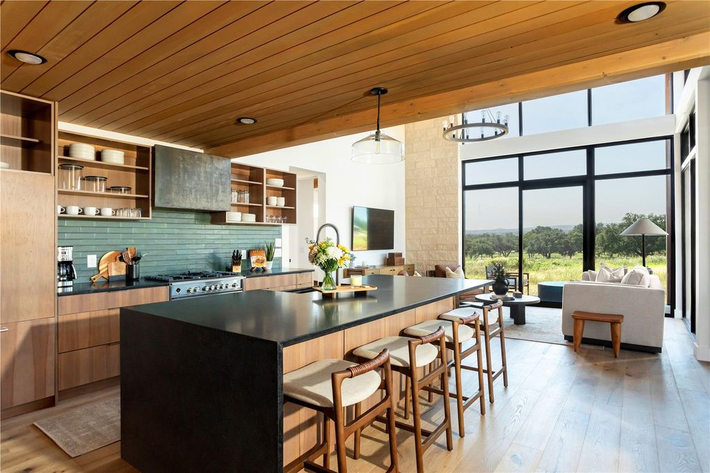 9361 W Us Highway 290 3, Hye, TX 78635