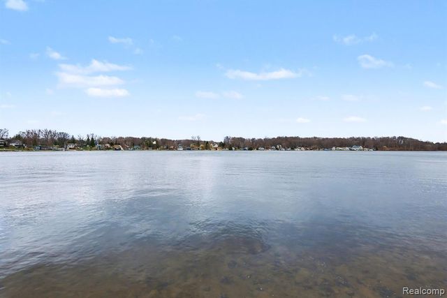 2853 Rubbins Road, Howell, MI 48843