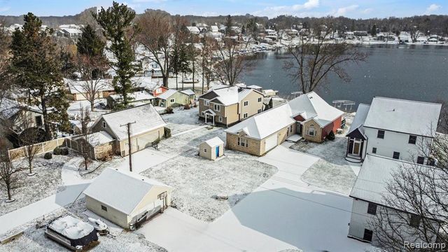 2853 Rubbins Road, Howell, MI 48843