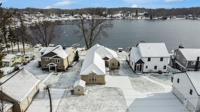 2853 Rubbins Road, Howell, MI 48843