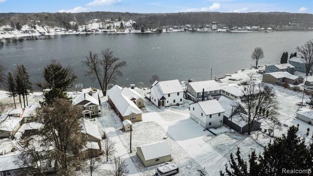 2853 Rubbins Road, Howell, MI 48843