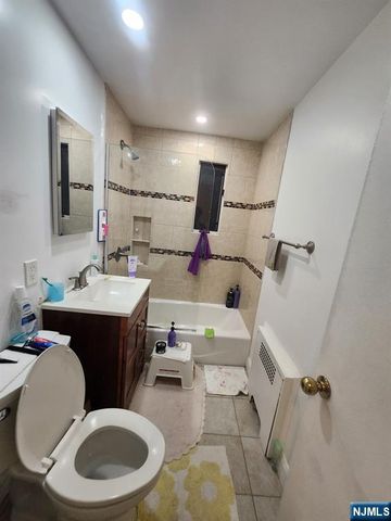 520 Broad Avenue 11, Englewood, NJ 07631