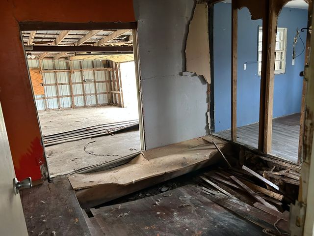 313 E 7TH Street, Brookport, IL 60534