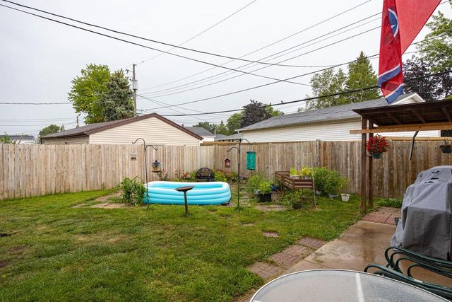 1049 GILLINGHAM ROAD, Neenah, WI 54956