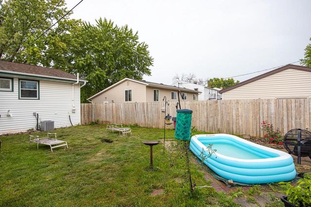 1049 GILLINGHAM ROAD, Neenah, WI 54956
