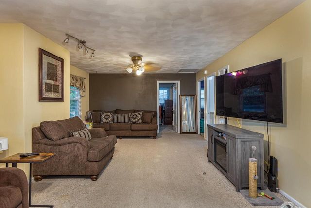 1049 GILLINGHAM ROAD, Neenah, WI 54956