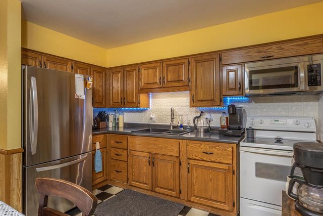 1049 GILLINGHAM ROAD, Neenah, WI 54956