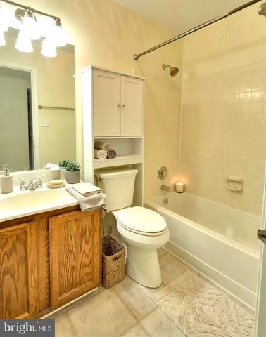 5189 GLEN MEADOW DR, Centreville, VA 20120