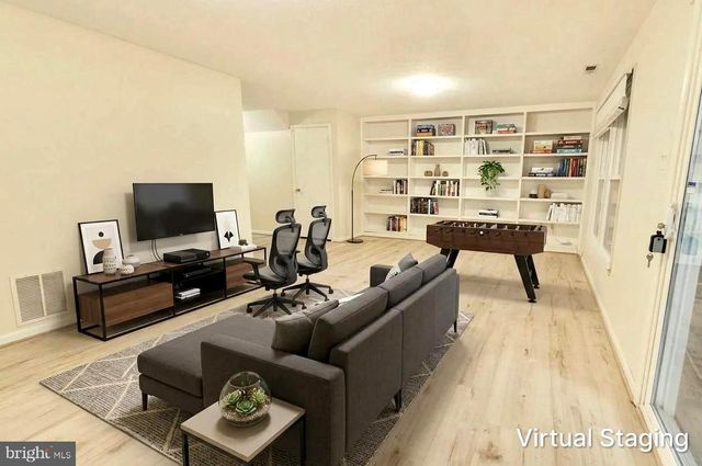 5189 GLEN MEADOW DR, Centreville, VA 20120