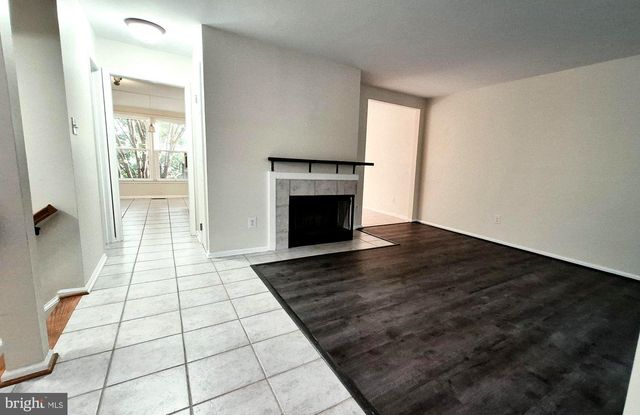 5189 GLEN MEADOW DR, Centreville, VA 20120