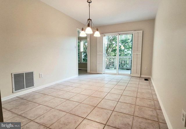5189 GLEN MEADOW DR, Centreville, VA 20120