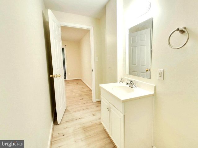 5189 GLEN MEADOW DR, Centreville, VA 20120