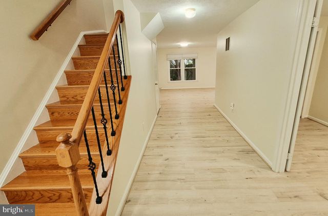 5189 GLEN MEADOW DR, Centreville, VA 20120