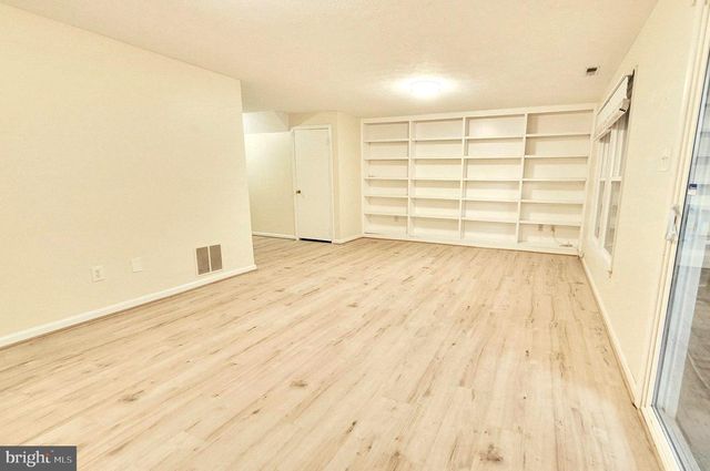 5189 GLEN MEADOW DR, Centreville, VA 20120